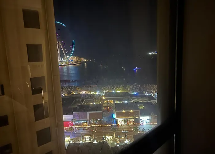 Usmans 4Bdrm Apartment Sea View Rimal